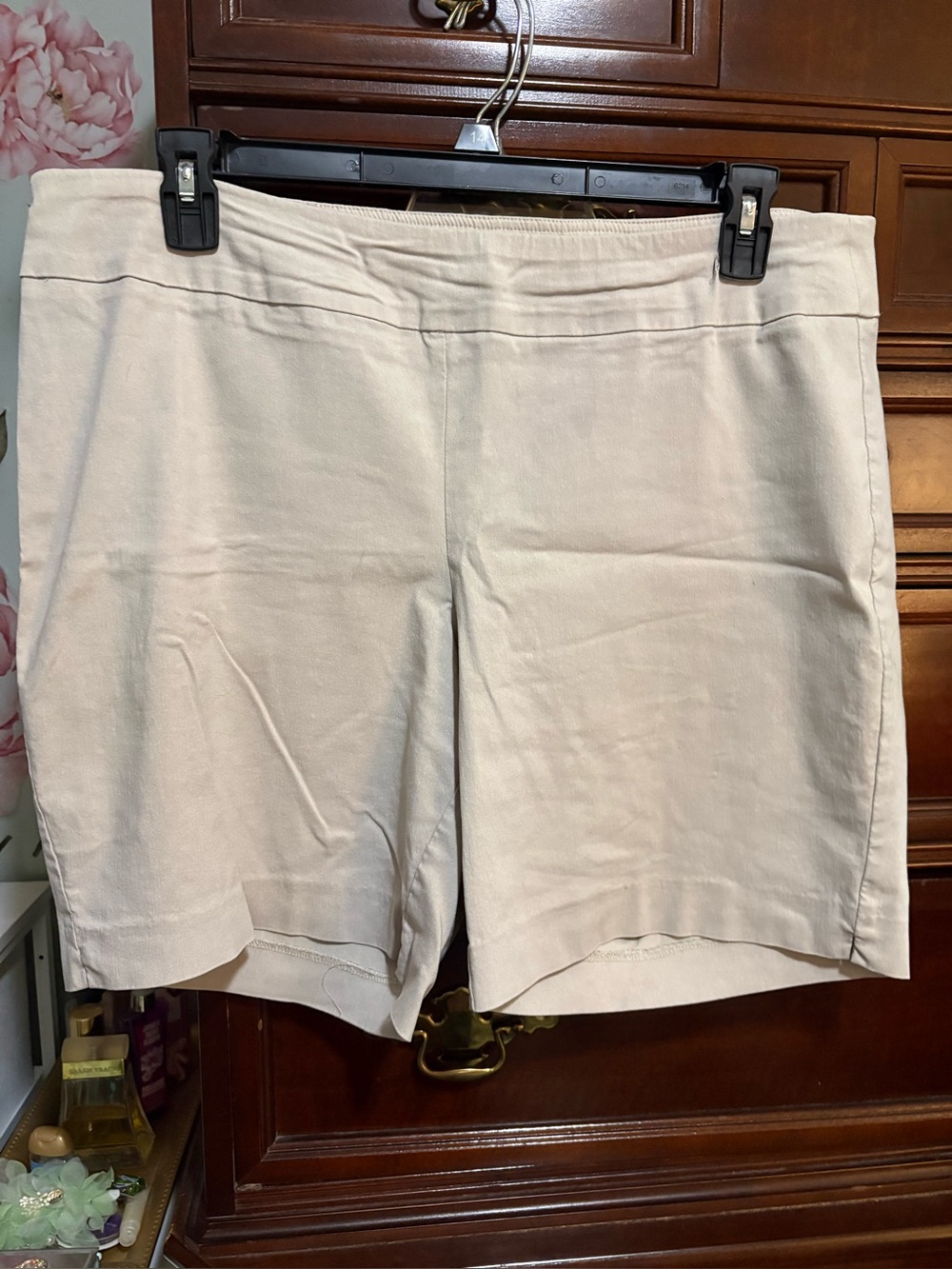 Women’s lot of jeans and a pair of shorts size 16